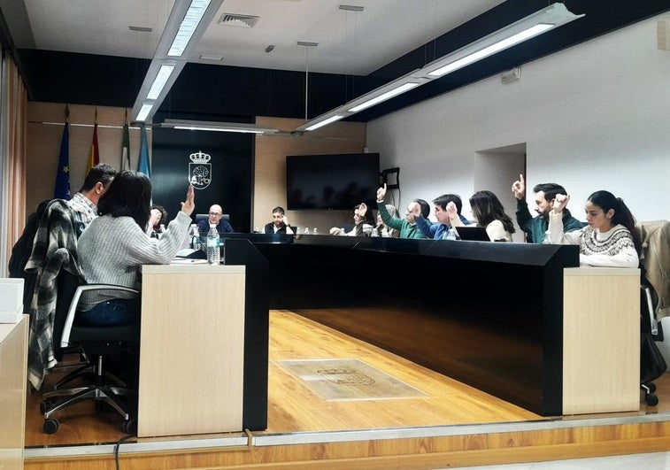 El pleno deja sobre la mesa el concurso para adjudicar el servicio de bus urbano